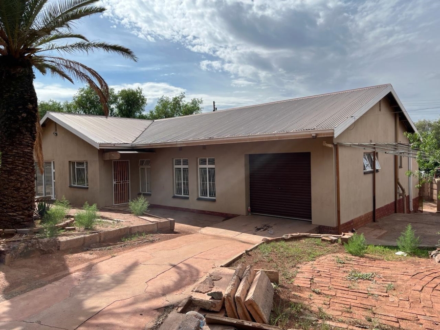 3 Bedroom Property for Sale in Postmasburg Northern Cape